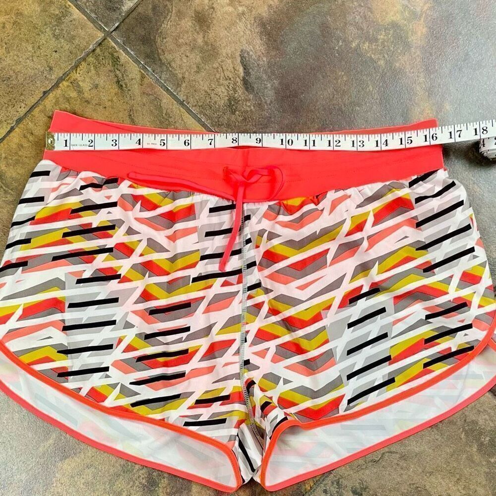Fabletics Suva Run Shorts Large - Picture 2 of 10